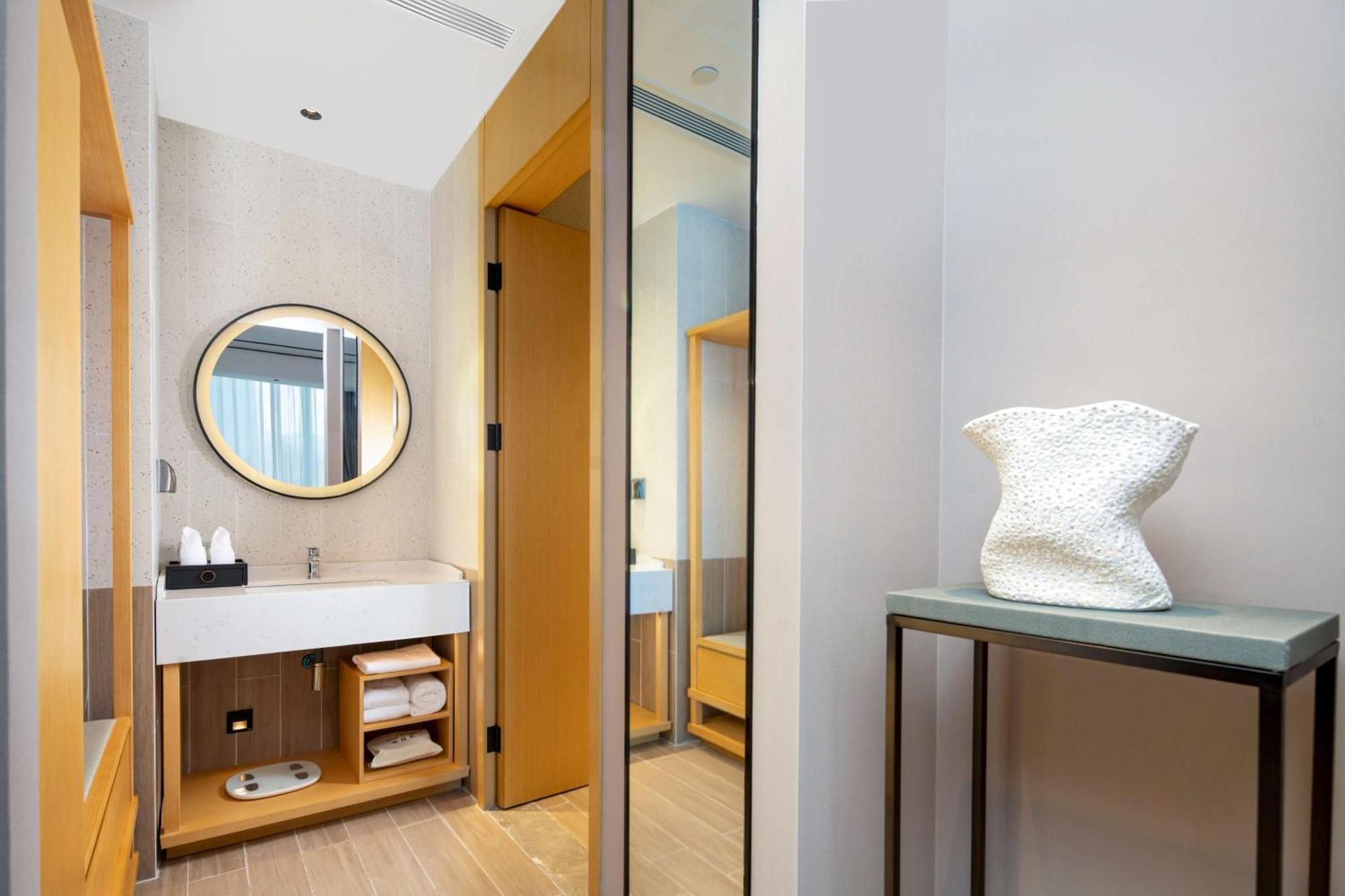 Hilton Garden Inn Shenzhen Airport,Enjoy 24-Hour One Way Free Delivery From Hotel To Shenzhen Baoan Airport On The Hour Eksteriør billede