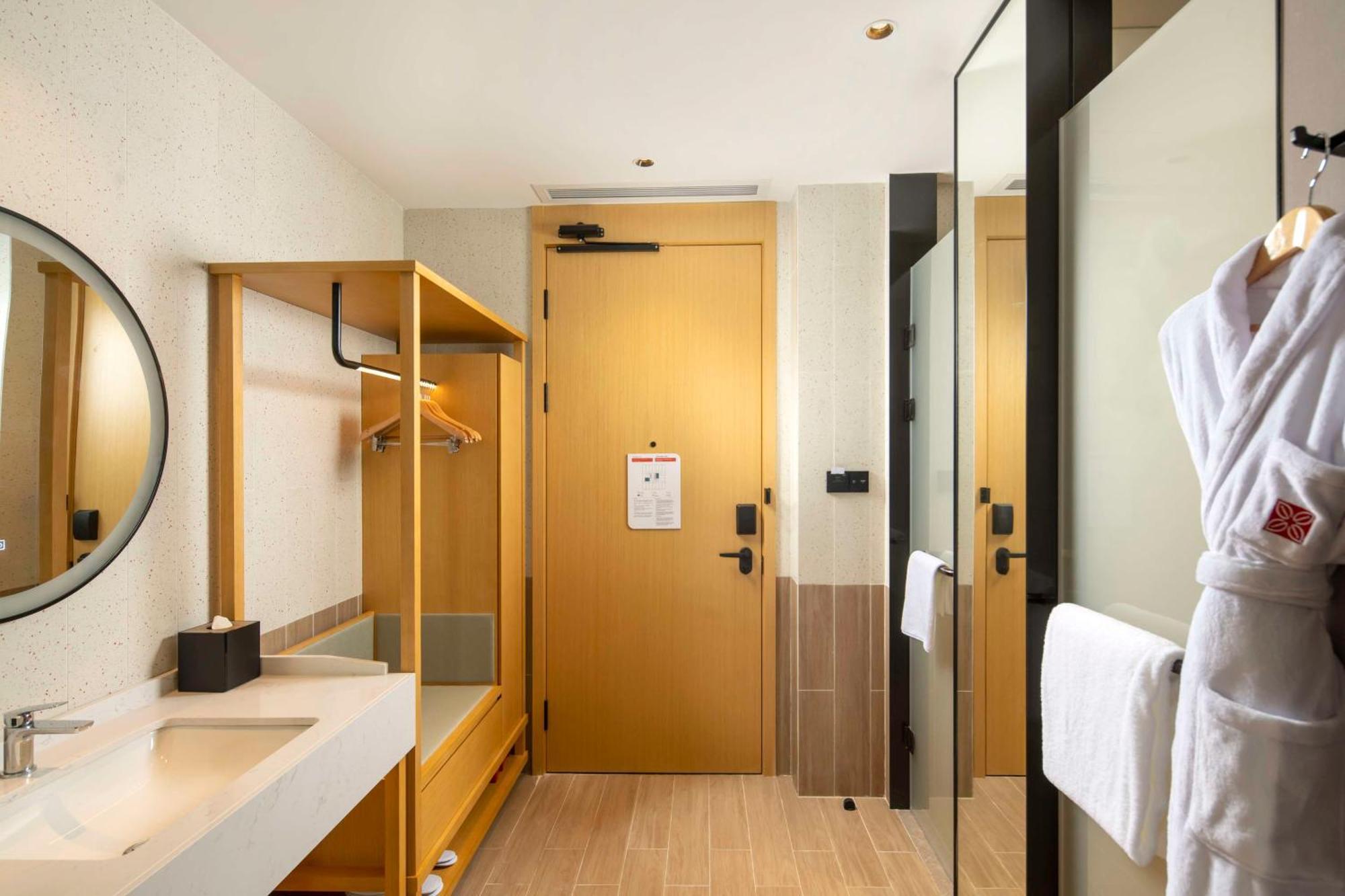 Hilton Garden Inn Shenzhen Airport,Enjoy 24-Hour One Way Free Delivery From Hotel To Shenzhen Baoan Airport On The Hour Eksteriør billede