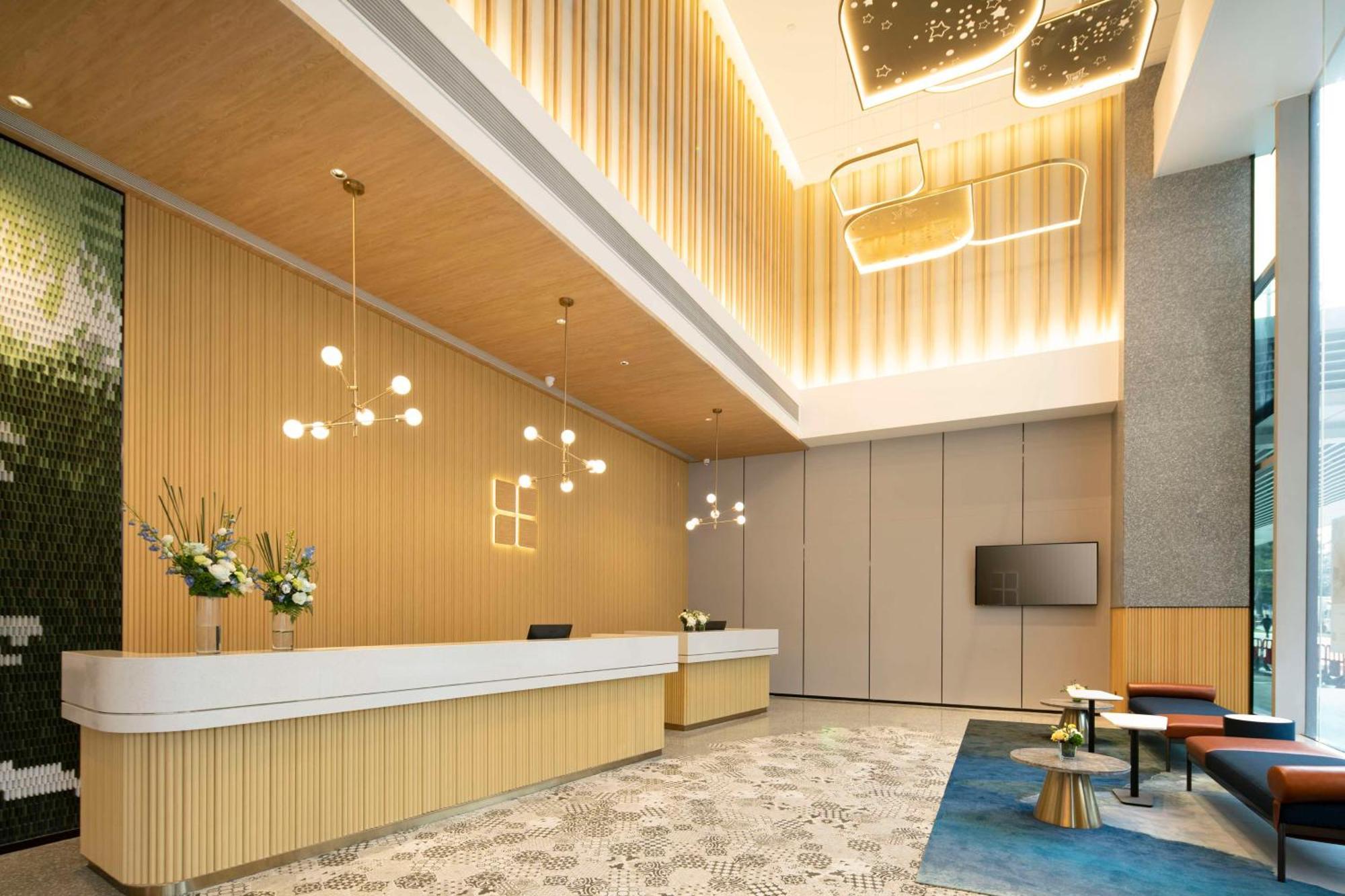 Hilton Garden Inn Shenzhen Airport,Enjoy 24-Hour One Way Free Delivery From Hotel To Shenzhen Baoan Airport On The Hour Eksteriør billede