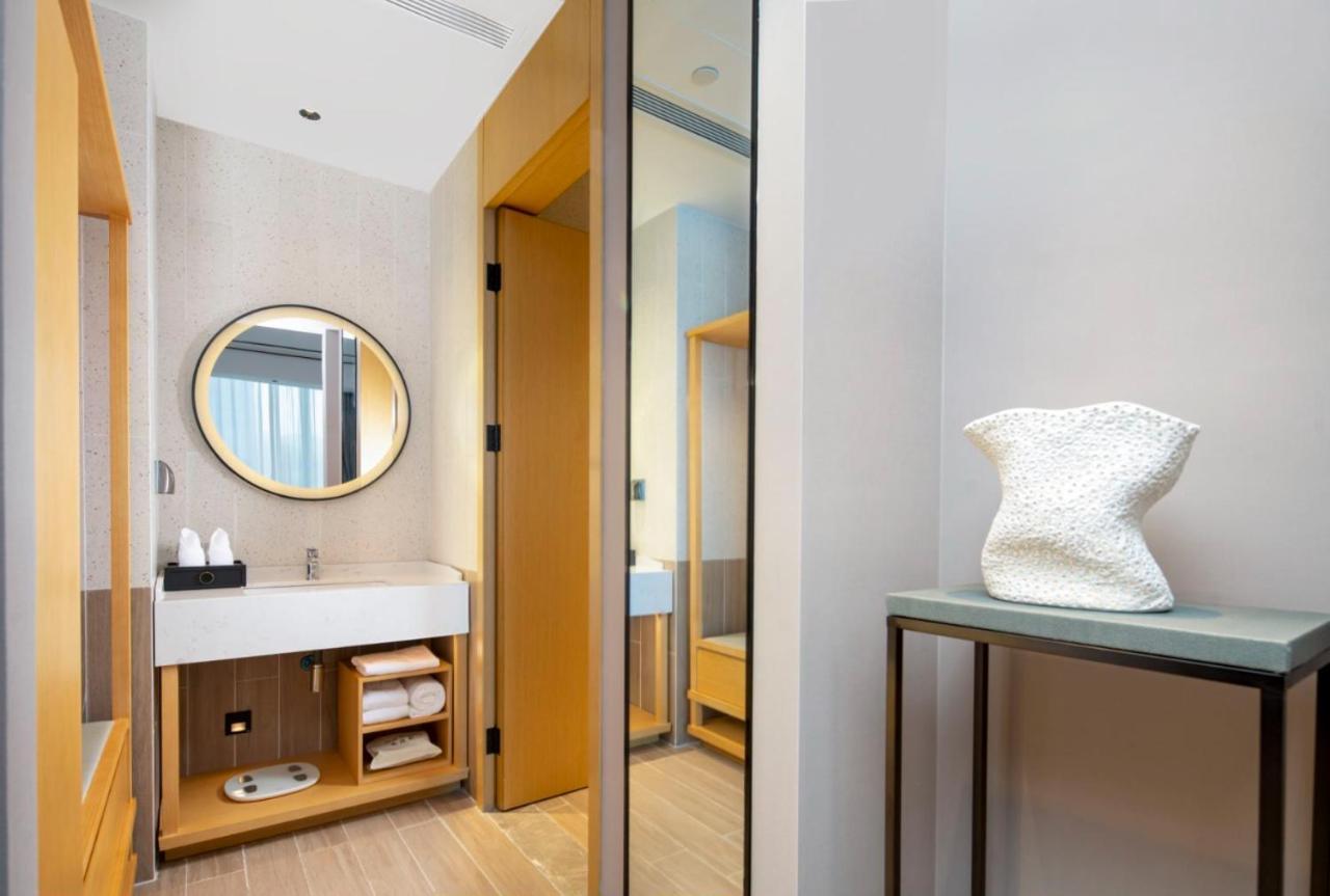 Hilton Garden Inn Shenzhen Airport,Enjoy 24-Hour One Way Free Delivery From Hotel To Shenzhen Baoan Airport On The Hour Eksteriør billede