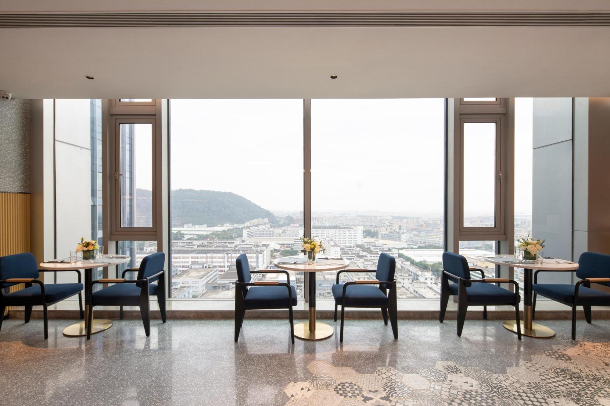 Hilton Garden Inn Shenzhen Airport,Enjoy 24-Hour One Way Free Delivery From Hotel To Shenzhen Baoan Airport On The Hour Eksteriør billede